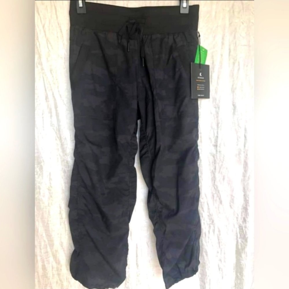 KYODAN active Athletic Wear  Womens Capris Sz XS NEW